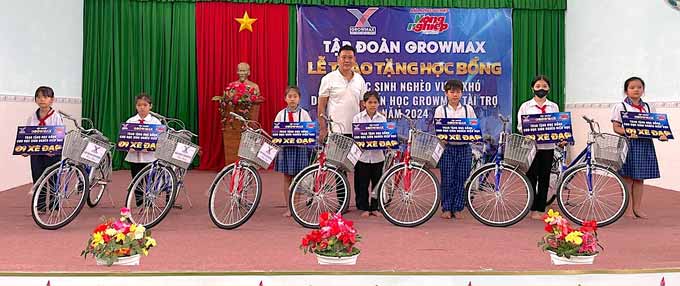 tặng xe đạp thiện nguyện tại sóc trăng 1