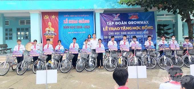 tặng xe đạp từ thiện tại dbscl 1804-4