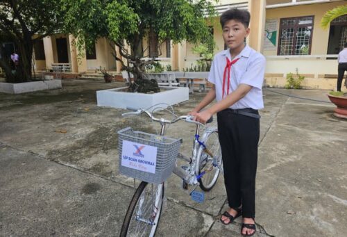 tặng xe đạp cho học sinh nghèo