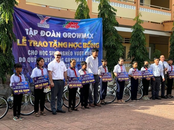 tặng xe đạp từ thiện cho trẻ em nghèo dbscl 12