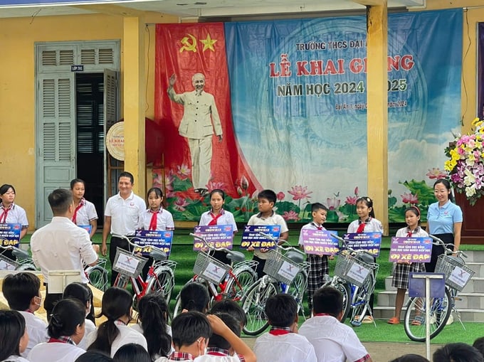 tặng xe đạp từ thiện cho trẻ em nghèo dbscl 4