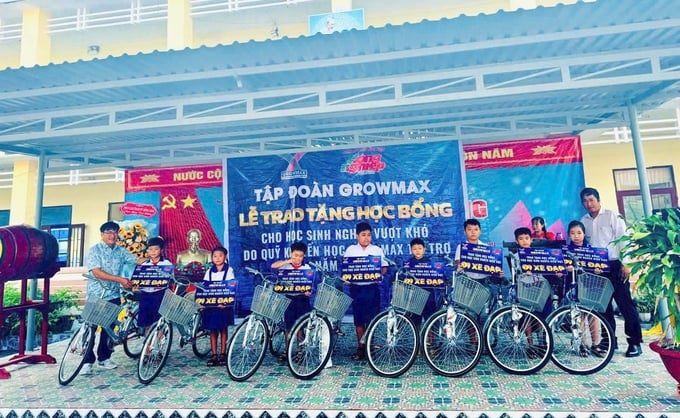 tặng xe đạp từ thiện cho trẻ em nghèo dbscl 7