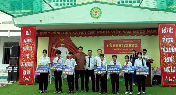 tặng xe đạp từ thiện cho trẻ em nghèo dbscl 8